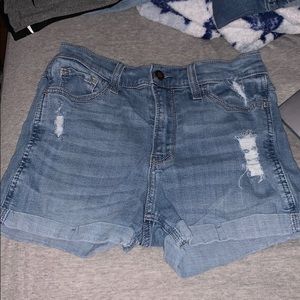Hollister High-rise 3” shorts